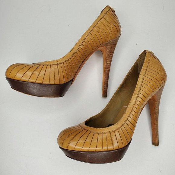 BCBG Maxazaria Tan Leather Heels EUC - Picture 6 of 16